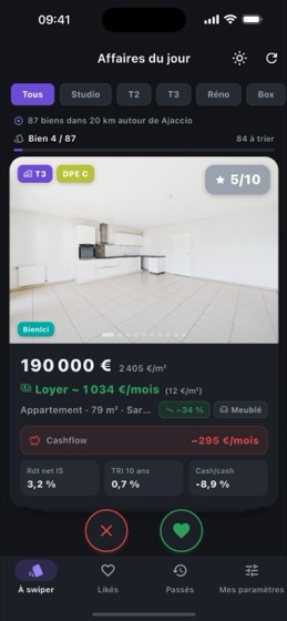 Écran principal de Valoria — pile de biens à swiper